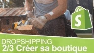 Une personne en train de construire une boutique shopify.