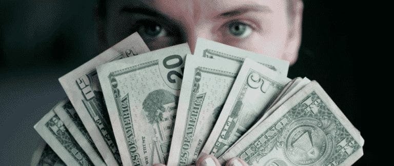 Comment gagner de l'argent sur internet ou en ligne 3 Des billets sont montrés pour apprendre à gagner de l'argent sur internet