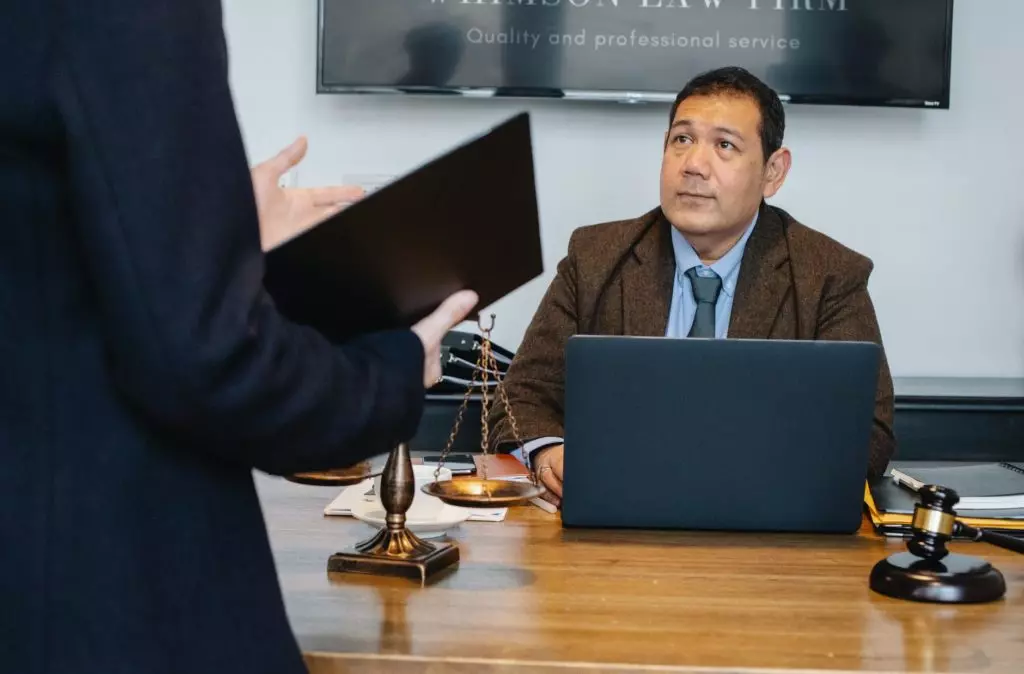 Y a-t-il un droit d’auteur sur les NFT ? 1 Auteurs NFT - La loi s'apllique à tout le monde