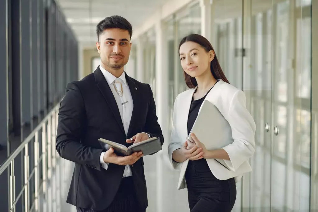 Quelle routine ou journée typique d'un entrepreneur millionnaire ? 2 Entrepreneurs millionnaires - Les entrepreneurs millionnaires ont des comportements modèles