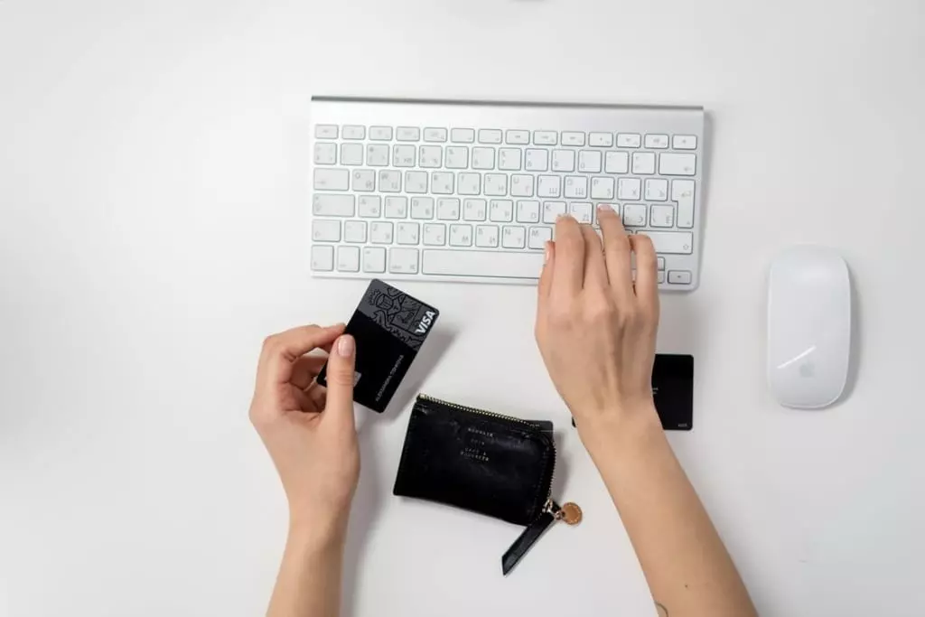 Marché du e-commerce : Quelle explication à son essor et sa croissance ? 1 Marché du e-commerce - Un système d'échange via l'Internet