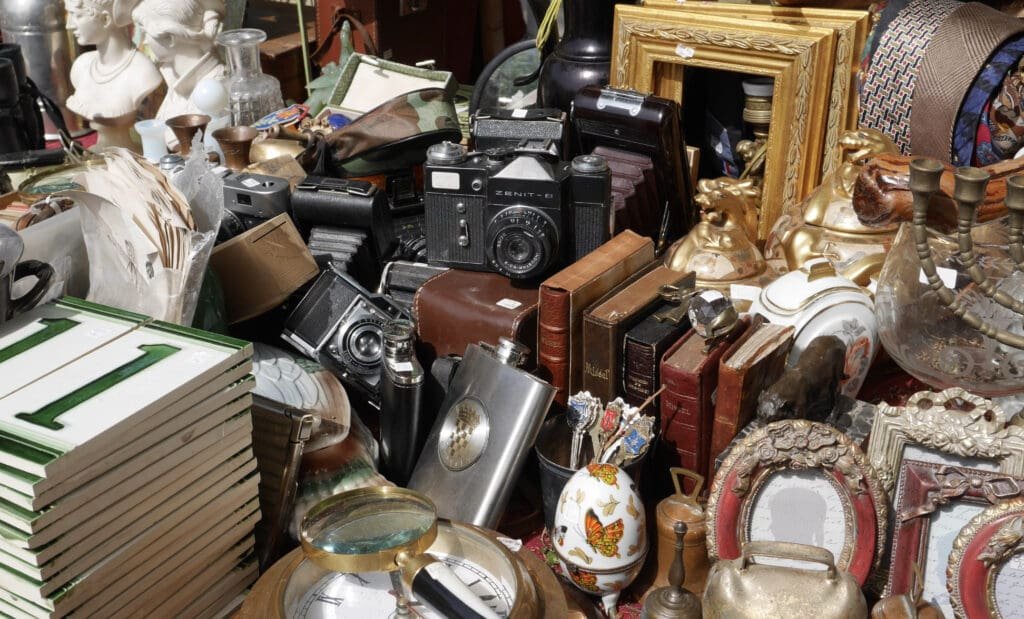 Antiquités et objets de collection : Sabradou : les meilleures brocantes et braderies pour chiner à Londres.