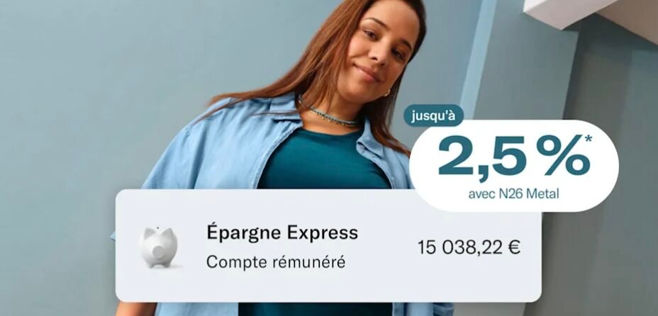 N26 Avis : la meilleure néo banque pour particuliers. 2 Une femme chez N26 qui a une épargne express.
