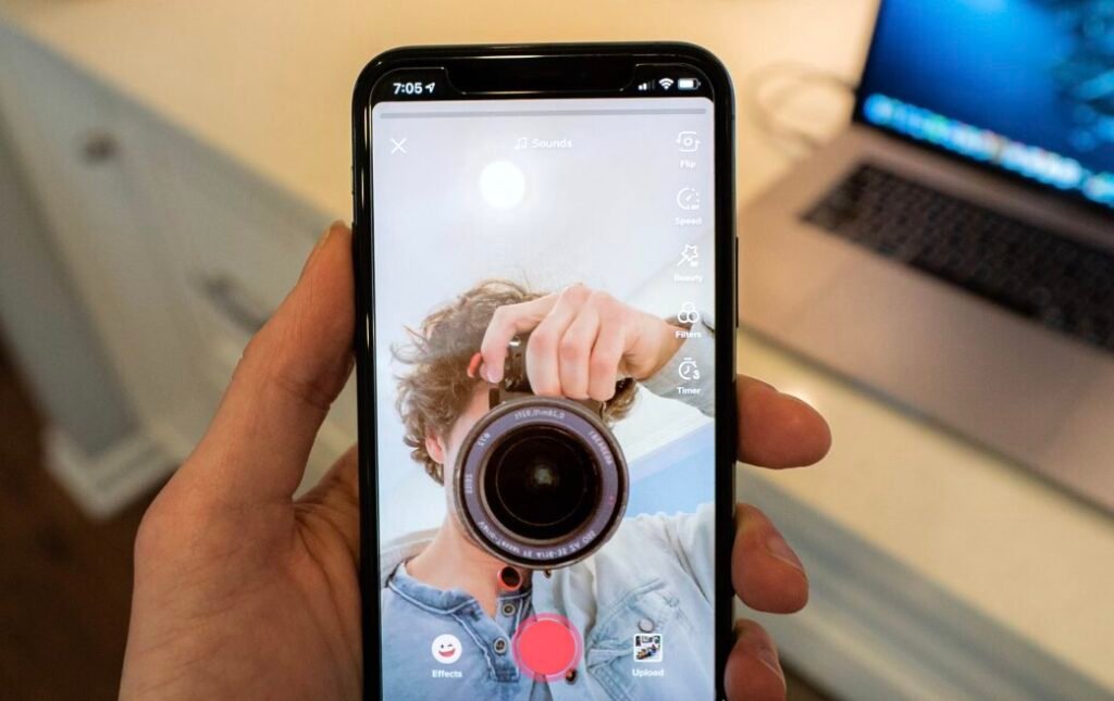 live shopping : une tendance qui boost votre e-commerce 1 Un live shopping sur tiktok.