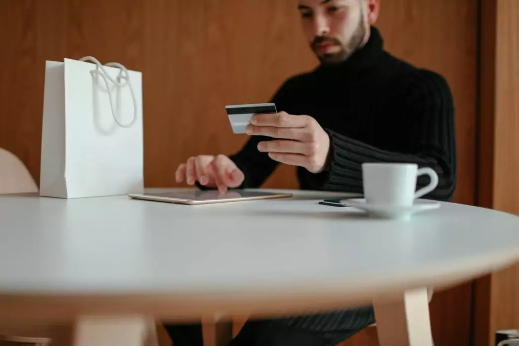 Avantages du E-commerce : Quel est l'intérêt des entreprises et clients ? 2 Avantages du E-commerce - Essayer afin d'ajuster avant de se lancer