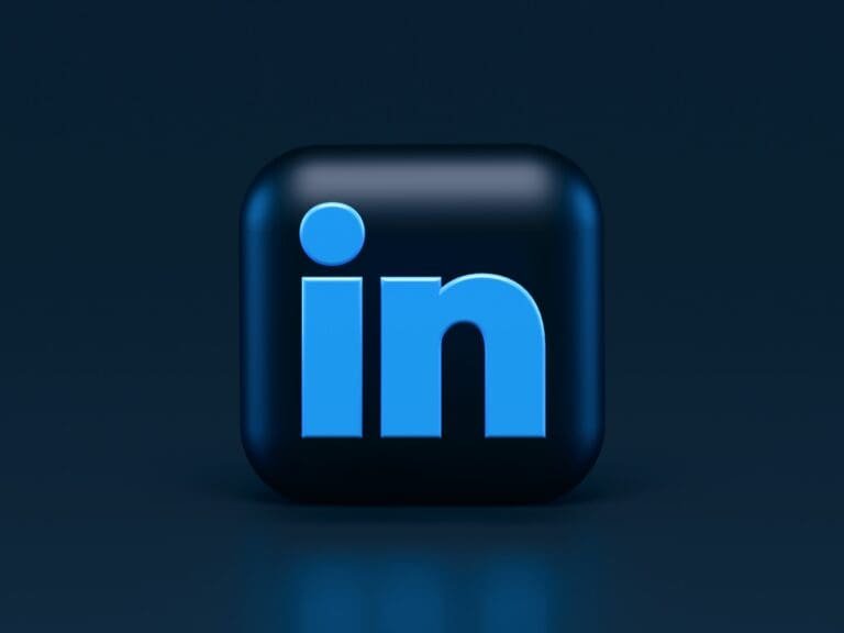 Logo Linkedin sur fond sombre, qu'est ce que c'est et à quoi ça sert ?