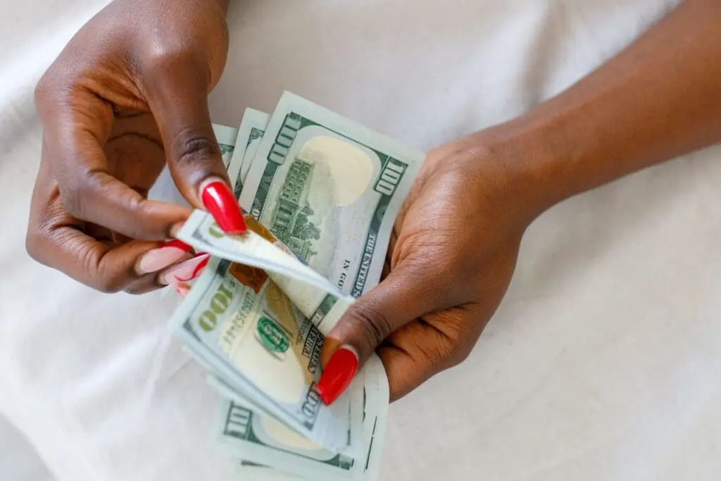Swagbucks Avis - Des récompenses en cashback avec des missions 5 ben iwara Op7du4iNrxk unsplash