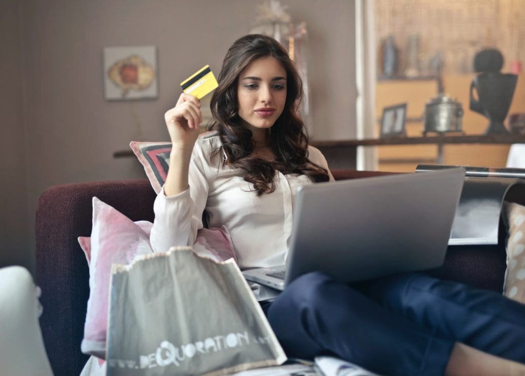 Comment se lancer dans la vente en ligne ? 2 Vente en ligne - Le dropshipping est une forme de commerce en ligne que le client ne peut reconnaître à l'avance