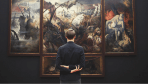 Le dropshipping hight ticket d'oeuvre d'art avec un client devant un beau tableau.