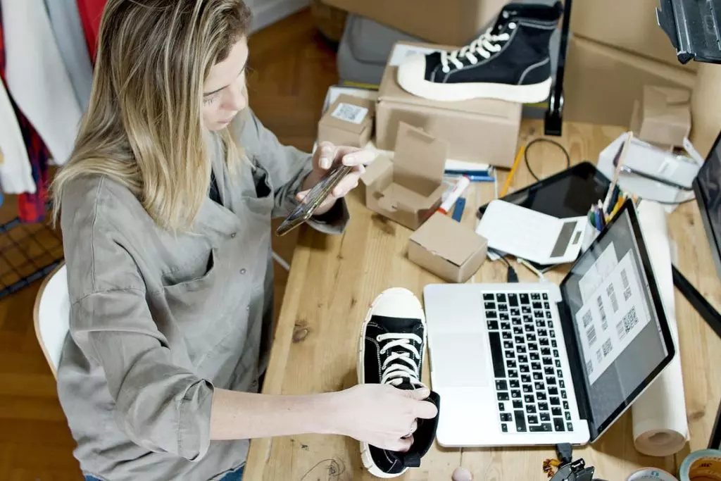 Avantages du E-commerce : Choisir le commerce en ligne ou physique ? 1 Avantages du E-commerce - Secteur professionnel en vogue