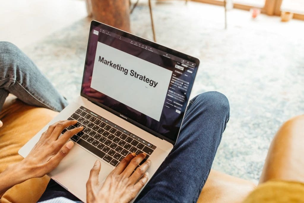 Click and Mortar : Définition et guide complet 2 Click and Mortar - Satisfaire les besoins des clients à travers une offre adéquate