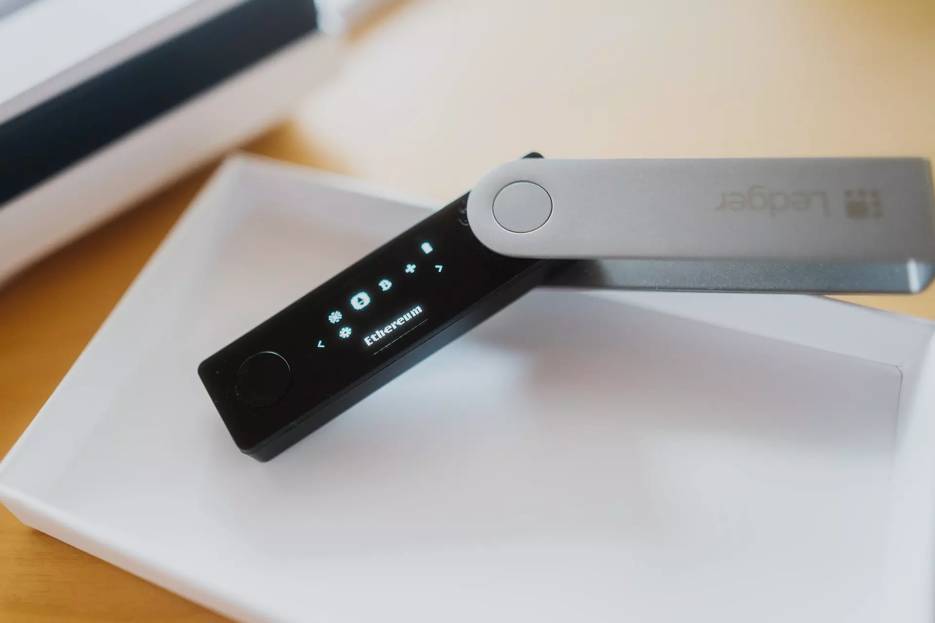 Qu’est-ce qu’un wallet en cryptomonnaie ? 3 Wallet cryptomonnaie - Les portefeuilles physiques se présentent sous forme de clé USB