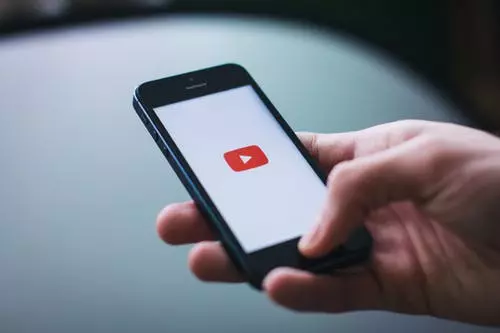Comment gagner de l’argent en regardant des pubs ? 3 Gagner de l'argent : regarder des pubs sur youtube