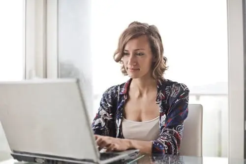 Travailler à la maison : les 7 meilleurs business rentables 1 Travailler à la maison en créant un blog