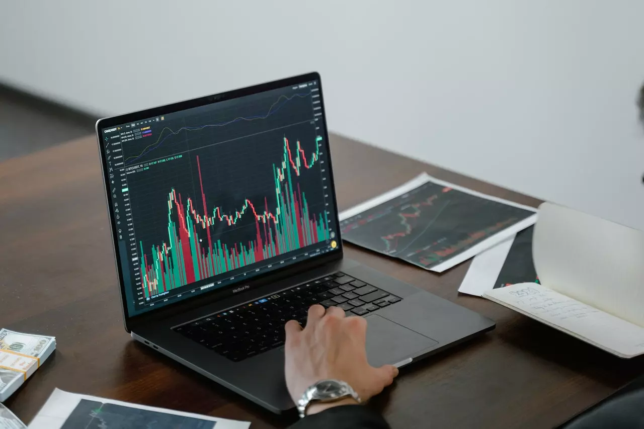 Qu'est-ce que les fee et frais de transfert en cryptomonnaie ? 1 Fee cryptomonnaie - Il s'agit des frais de réseau en cas de transaction