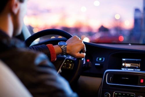 Arrondir ses fins de mois en devenant chauffeur ou livreur