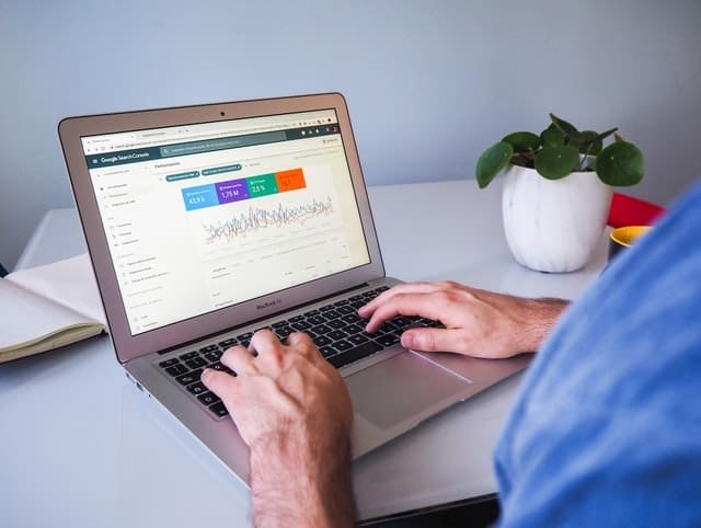 Référencement naturel seo : Utilisez le référencement naturel ou payant