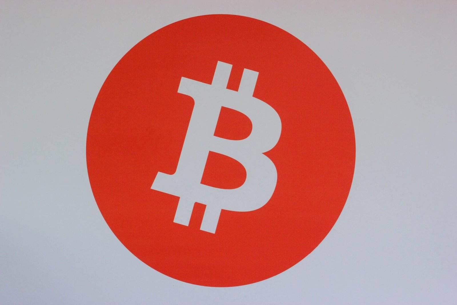 Qui a créé la cryptomonnaie ? 1 Satoshi Nakamoto - les débuts du bitcoin l'invention des Altcoins.